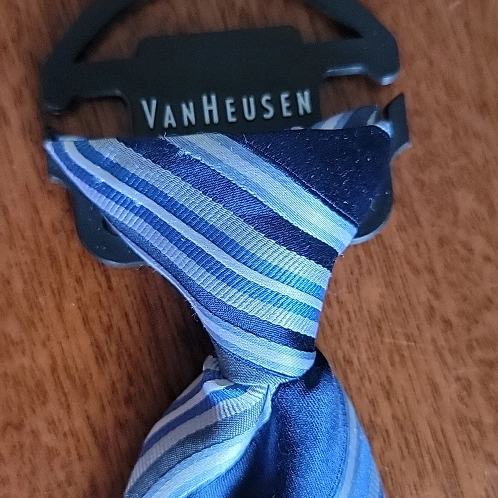 VAN Heusen Boys clip on 👔 Neck Tie BLUE & GRAY stain resistant